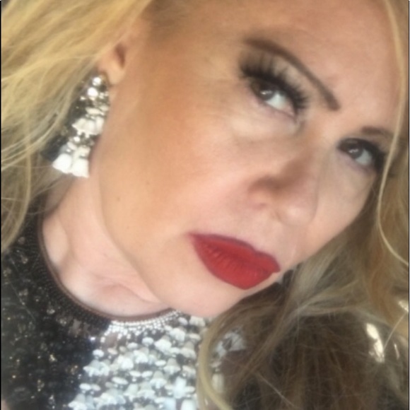 Meet your Posher, Jill - Picture 2 of 14